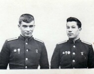 двое