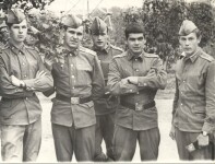 Фотография на память - осень 1975, в саду перед казармой. 2 рота.