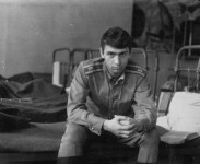 1978г. казарма 3-я а.э. Юра Глушенков на своей койке