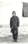 Прошла зима, готовимся стать лётчиками - получаем комбинезоны. Весна 1976.