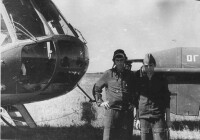 1978г. 3аэ аэродром Ст. Порубёжка Саня Зайцев и Юра Глушенков на заправке