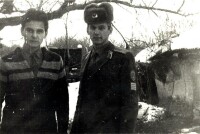 Пугачев 1988г. на хате. Селиванов Вадим-Сергаков Володя