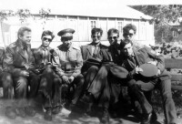 4 КО, Кузнецк – 1987г, в курилке перед казармой с капитаном Елисеевым.