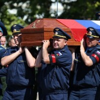Вязовый Гай провожает в последний путь своего сына